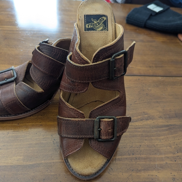 Freebird Women\'s Brown Leather Buckle Slide Sandals